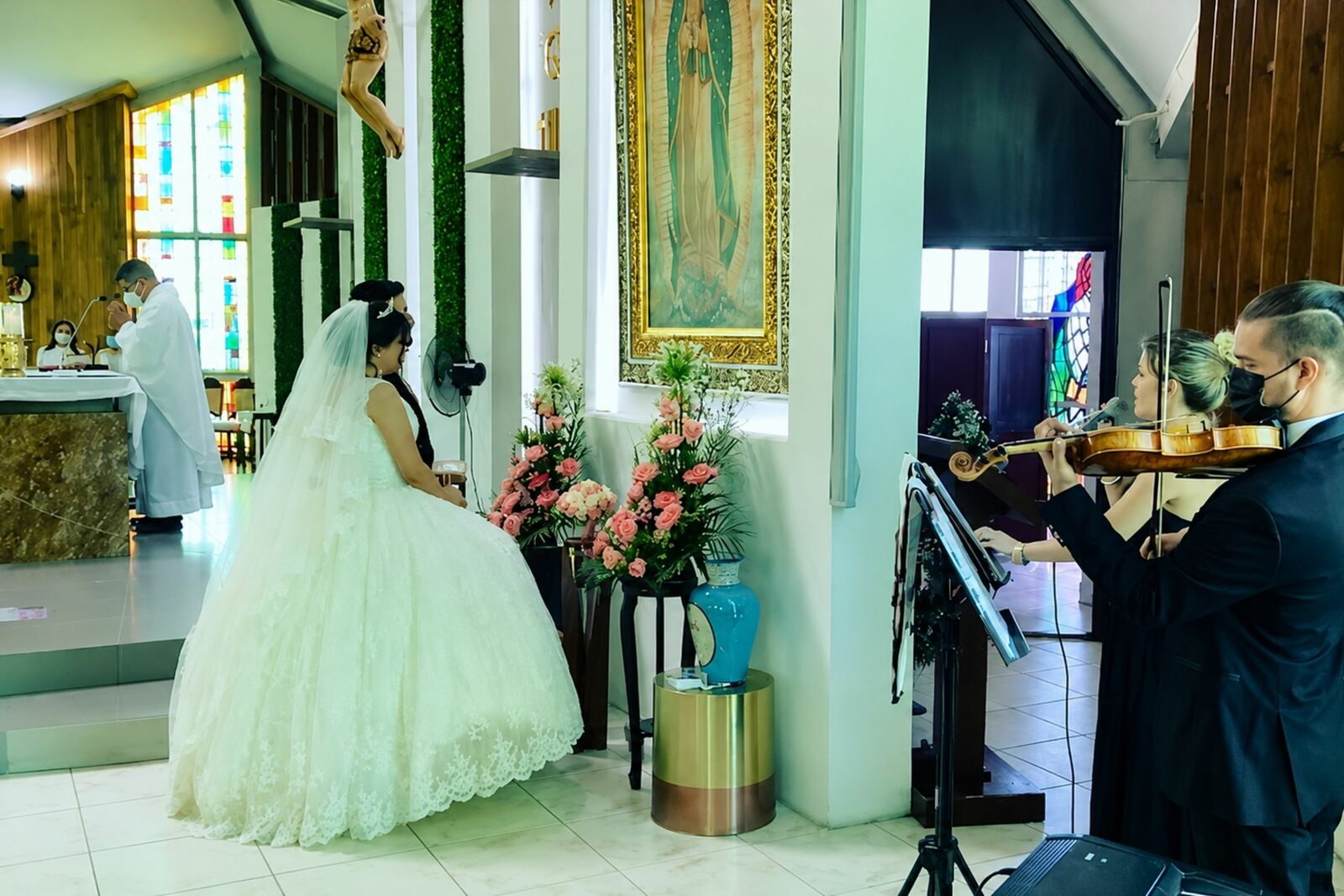 Matrimonios religiosos caen entre los jóvenes