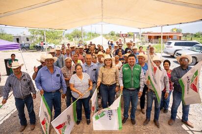 Arranca Yesica Sifuentes rehabilitación del camino al ejido El Granjeno