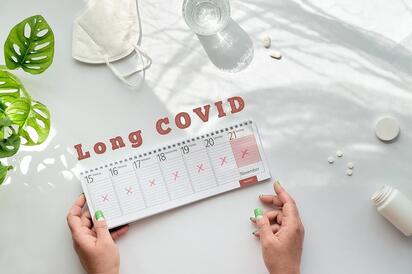 Programa de rehabilitación ayuda a eliminar la 'niebla mental' del COVID prolongado
