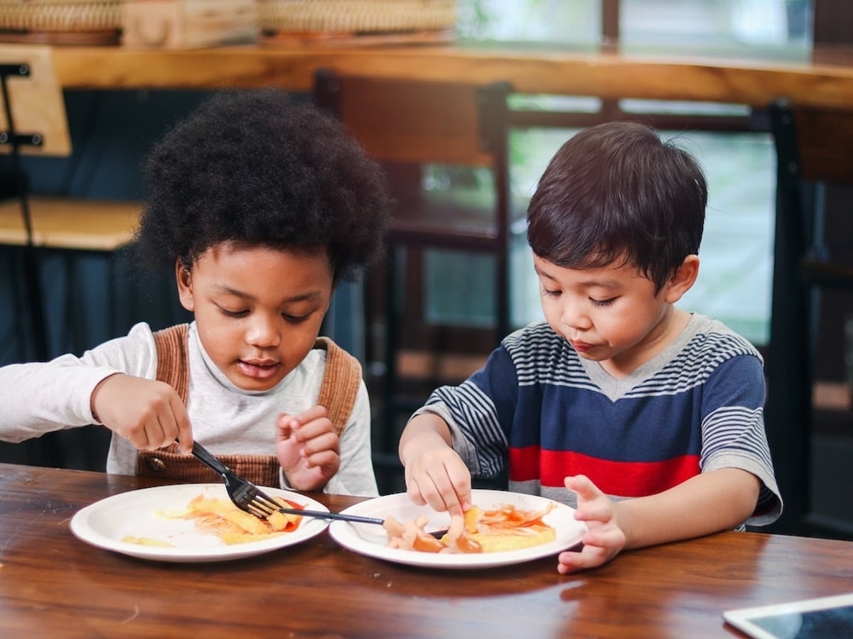 Alimentos ultraprocesados relacionados con diferencias cerebrales en niños pequeños