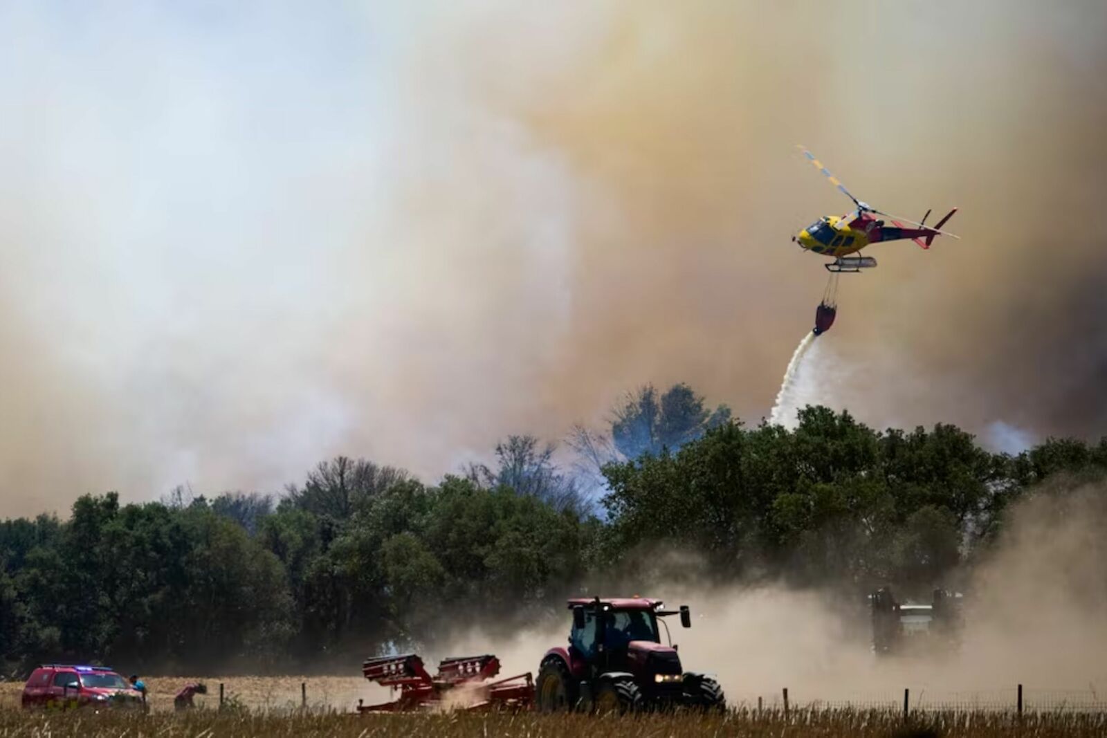 Incendio en Cataluña consume 2 mil 300 hectáreas cerca de la Costa Brava