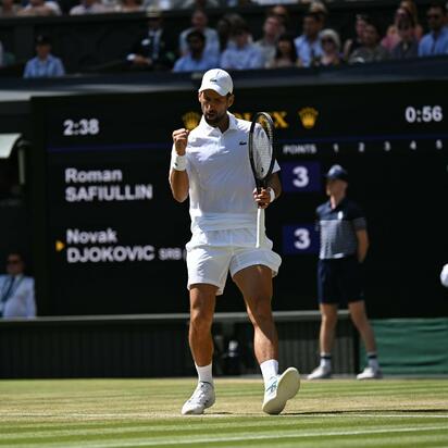 Novak Djokovic avanzó a los cuartos de final de Wimbledon 2026 tras vencer a Roman Safiullin y establecer un nuevo récord de victorias.  El serbio Novak