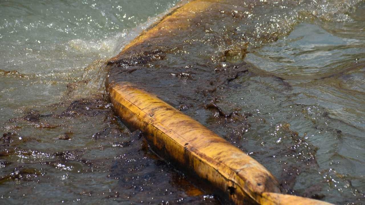Denuncian nuevo derrame de petróleo y convocan a huelga en Campeche
