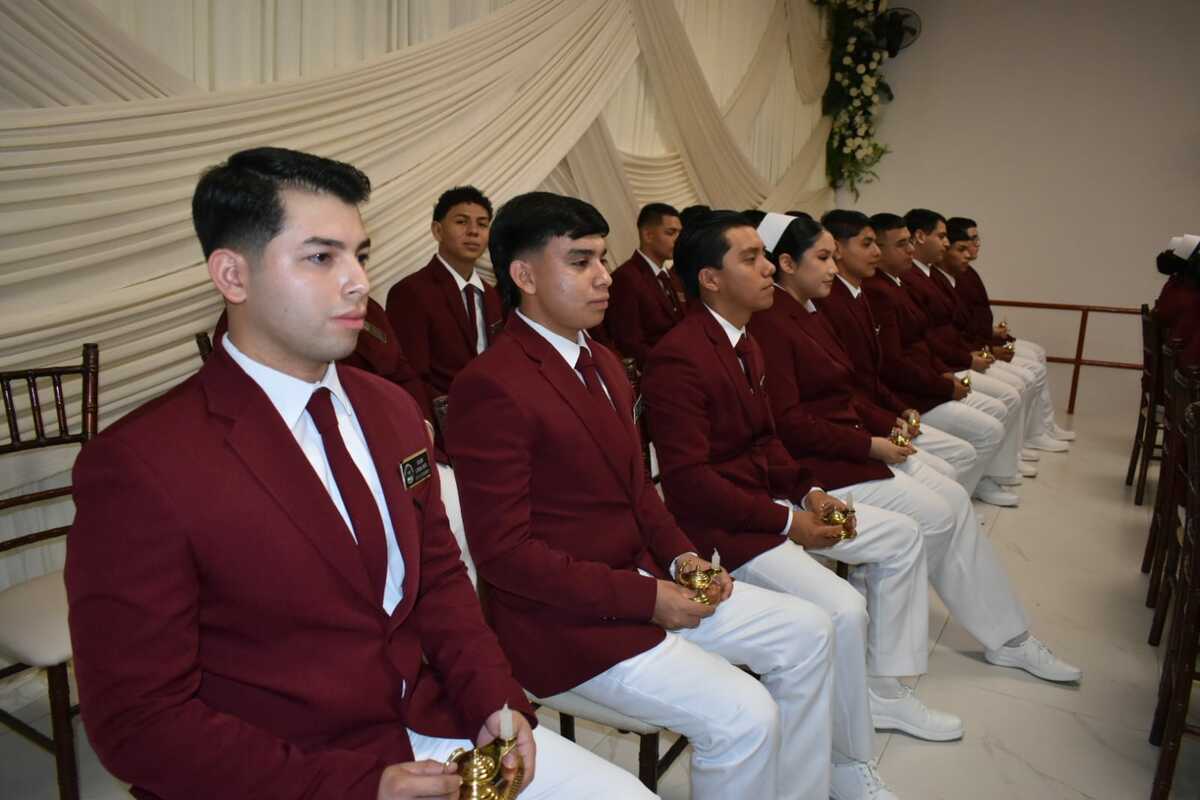 Celebra la Escuela de Licenciatura en Enfermería Región Carbonífera la graduación y Paso de Luz de su séptima generación
