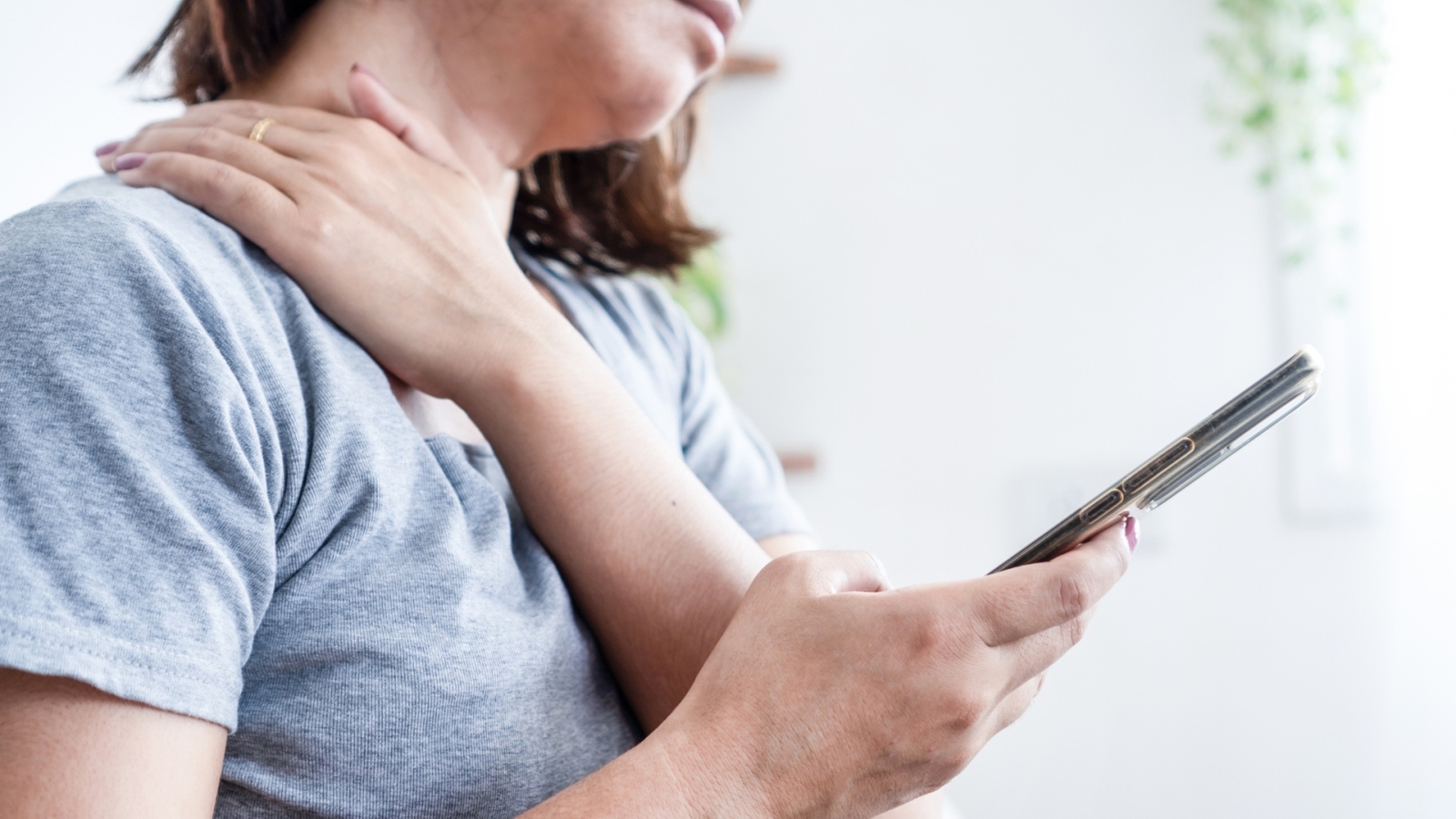 Cómo evitar el dolor de cuello y espalda por el uso de pantallas