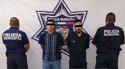 Aseguran a dos hombres con presunto cristal en Villa de Agujita