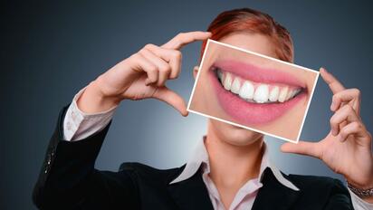 ¿Pierdes el brillo en tu sonrisa? Quizá es momento de dejar las bebidas energéticas