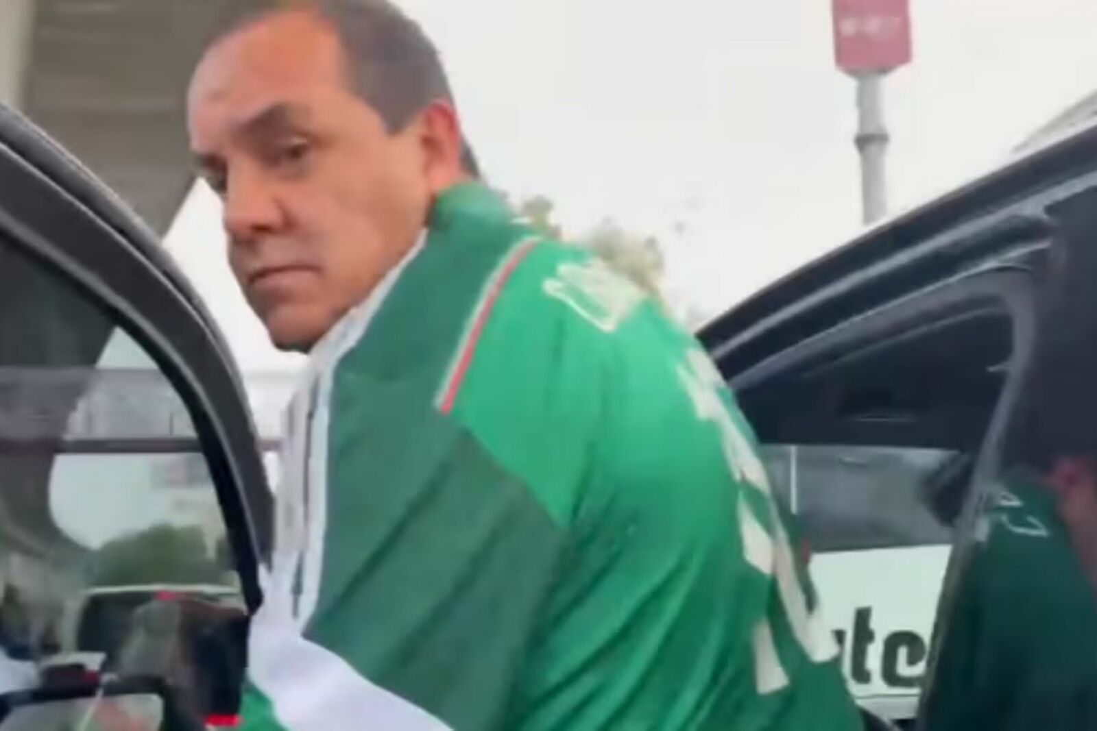 Increpan a Cuauhtémoc Blanco durante protesta rumbo al México vs Inglaterra
