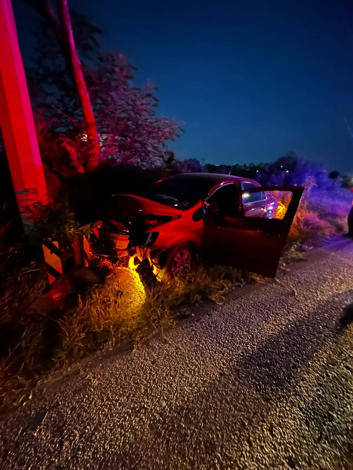 Accidente vial: La conductora fue trasladada al ISSSTE luego de quedarse dormida al volante.