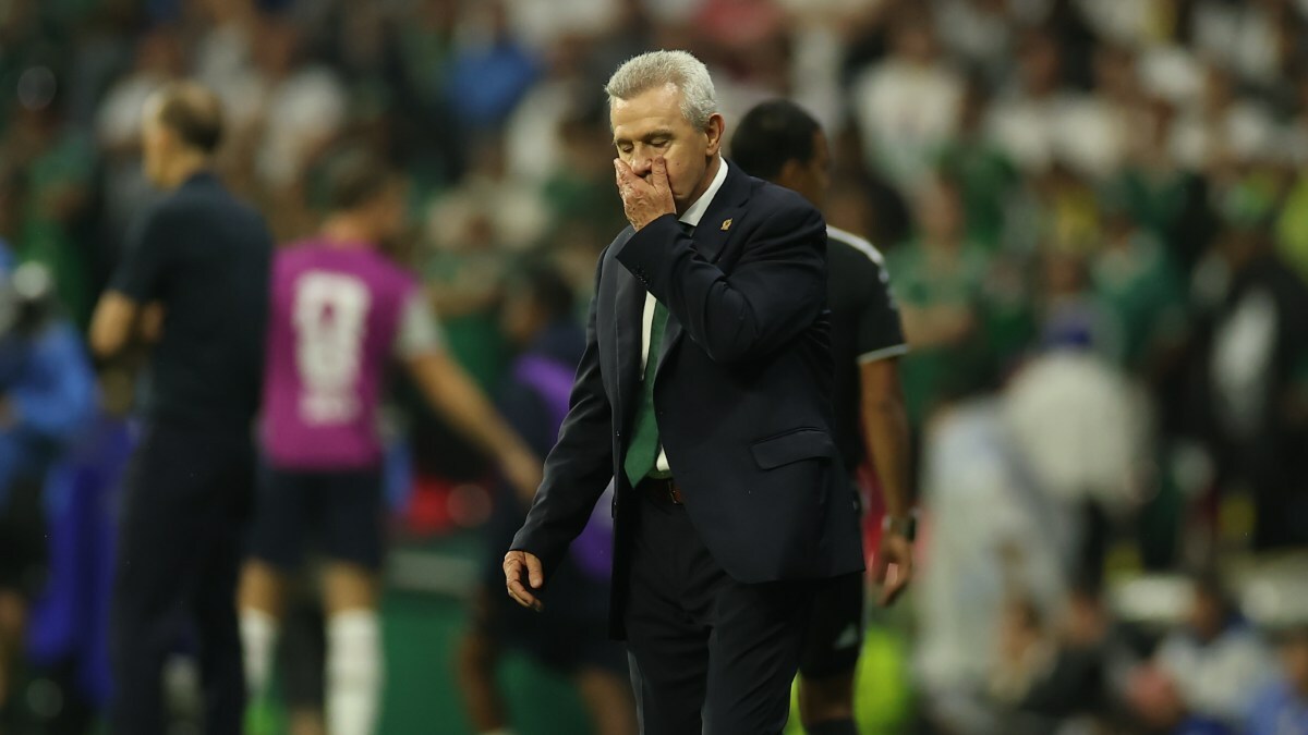 Javier Aguirre defiende sus decisiones tras la eliminación de México ante Inglaterra