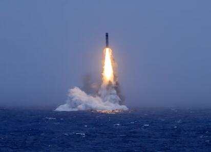 SUBMARINO NUCLEAR China realizó una prueba de misil desde un submarino nuclear en el Pacífico, acción que generó preocupación en Japón, Australia y Nueva Zelanda. China efectuó