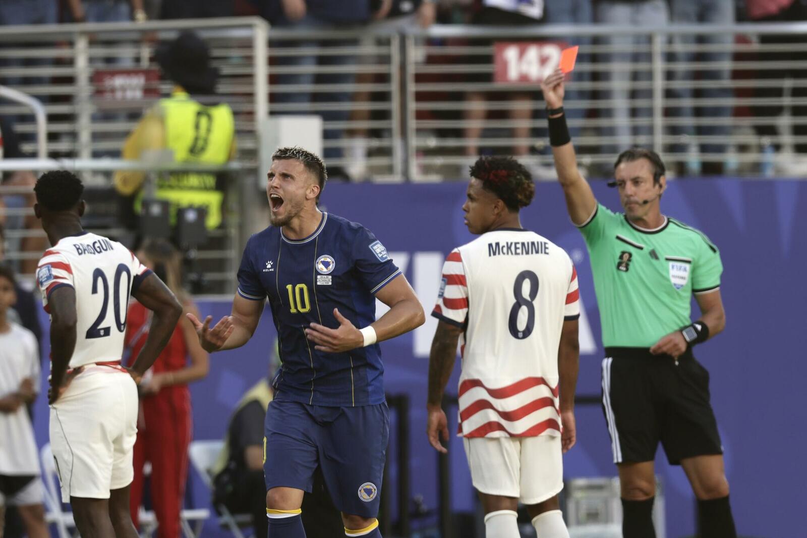 Trump confirma conversación con FIFA por tarjeta roja a Balogun