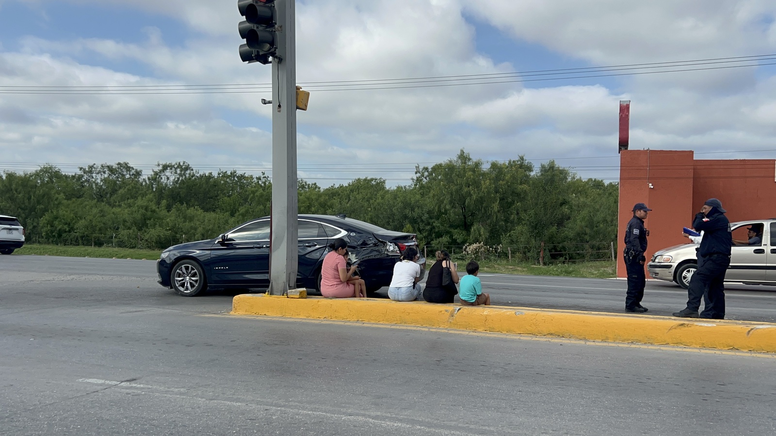 Accidente: La fuerza del choque ocasionó que ambas unidades atravesaran el camellón central.