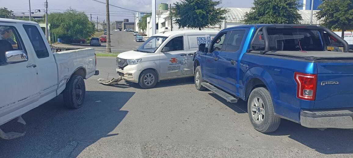 Choque múltiple en el bulevar Madero deja tres camionetas con daños