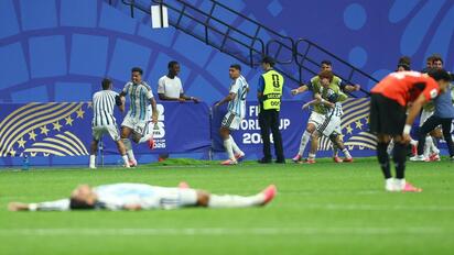     Argentina remonta ante Egipto y avanza a cuartos
