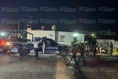 Evitan policías tragedia; hombre intenta incendiarse dentro de su automóvil en Monclova 