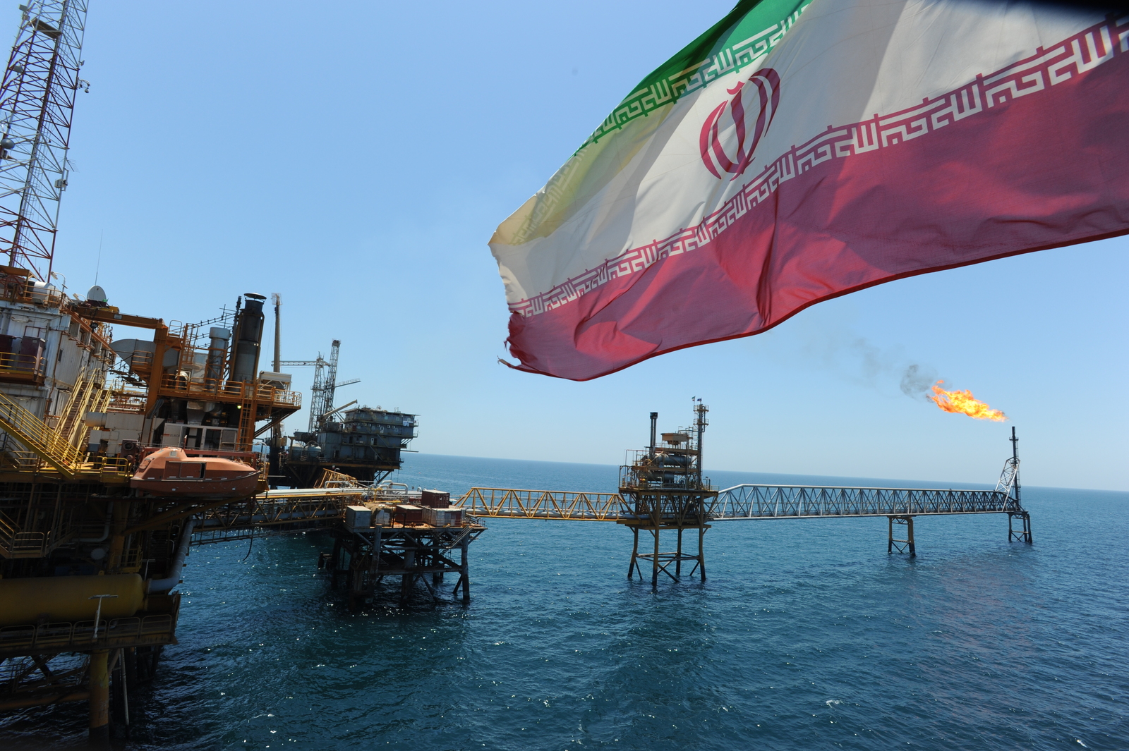 Estados Unidos revoca licencia petrolera a Irán tras incidente en Ormuz