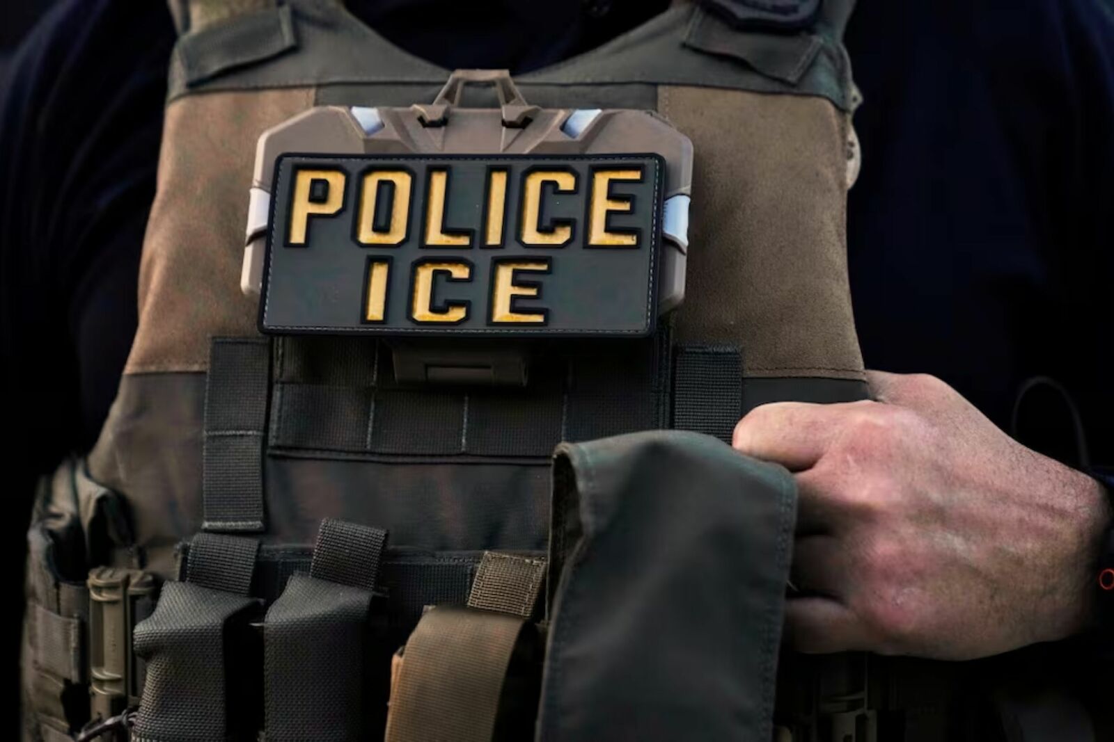 Muere mexicano durante operativo del ICE en Houston; agencia alega defensa propia