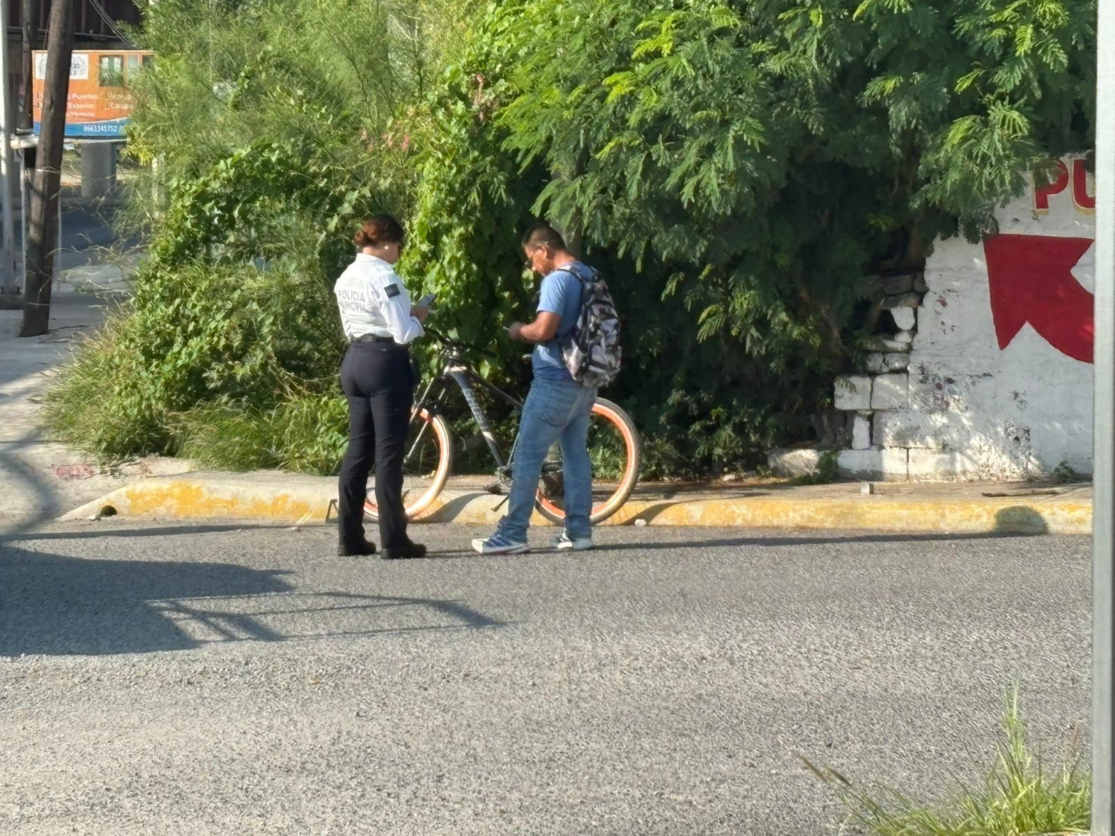 Ciclista resulta lesionado tras choque; investigan causas del percance en el sector Carranza