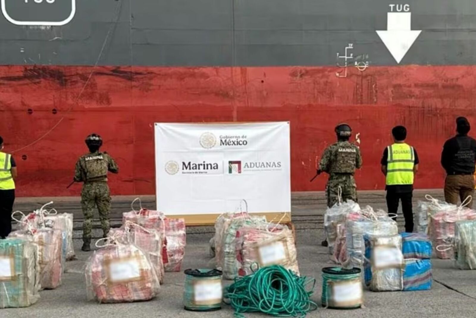 foto Decomisan más de una tonelada de cocaína en buque que llegó a Michoacán