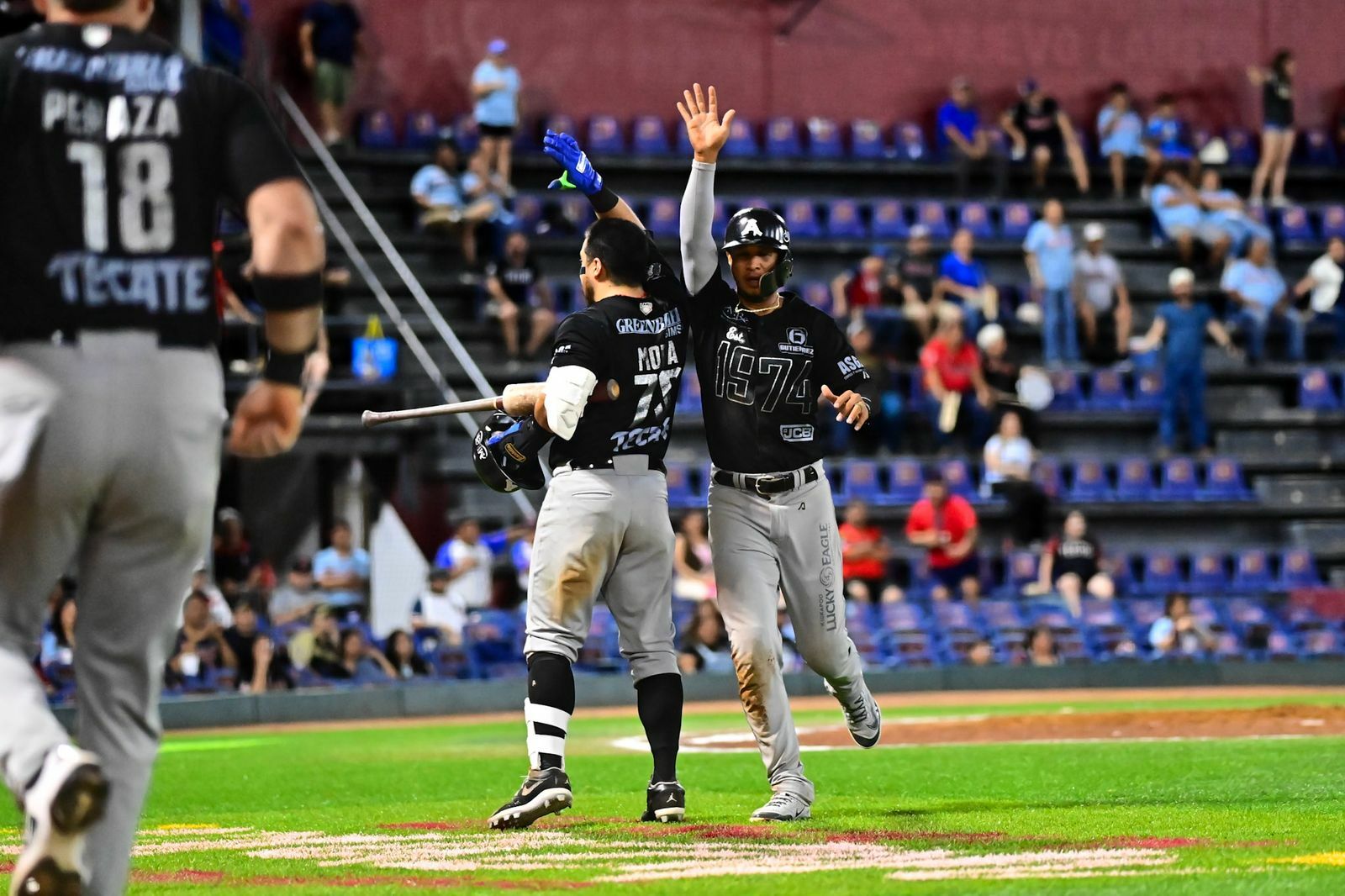 Acereros vence a Tecos en doce entradas