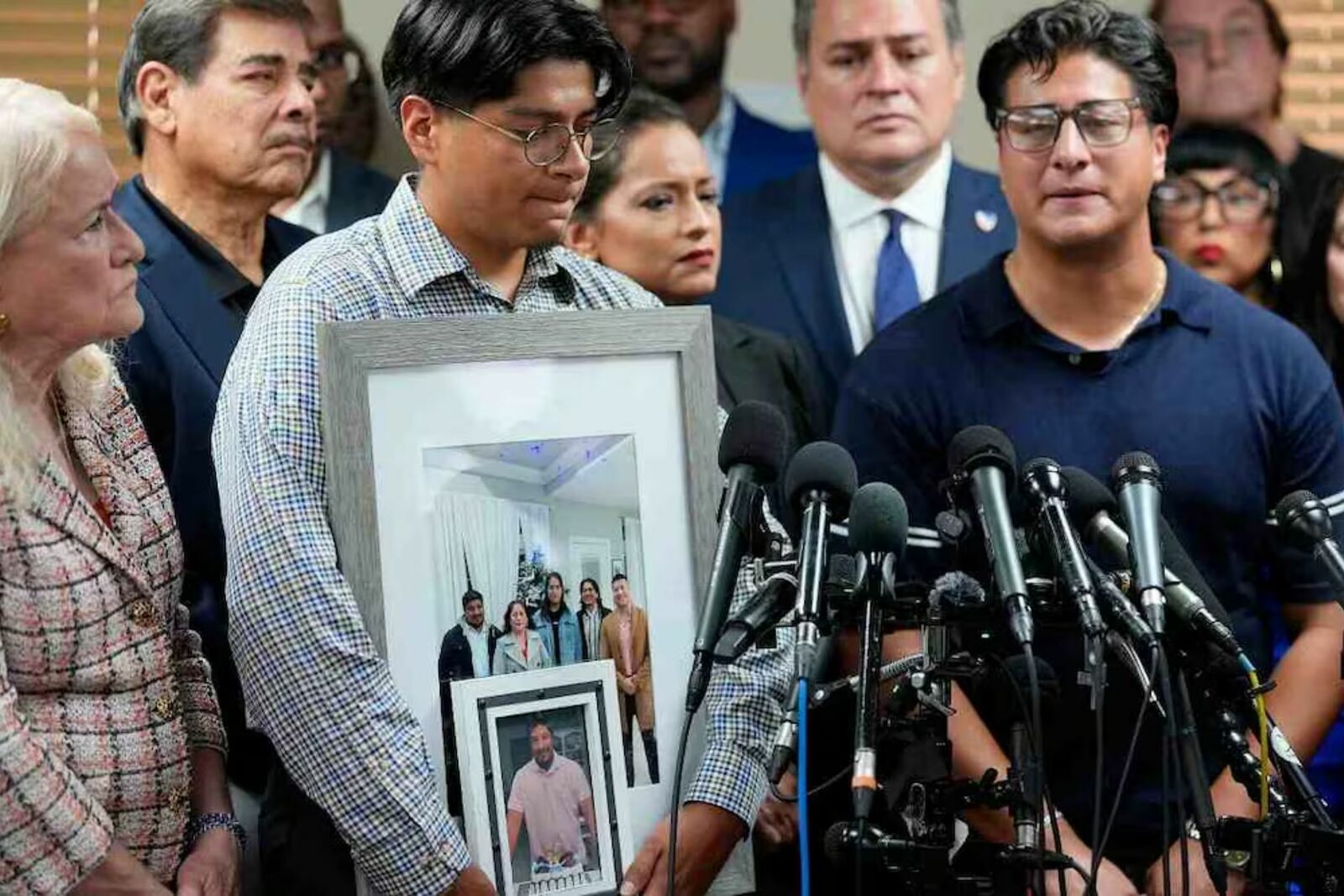 "No merecía morir": familia de mexicano abatido por ICE en Houston exige investigación transparente