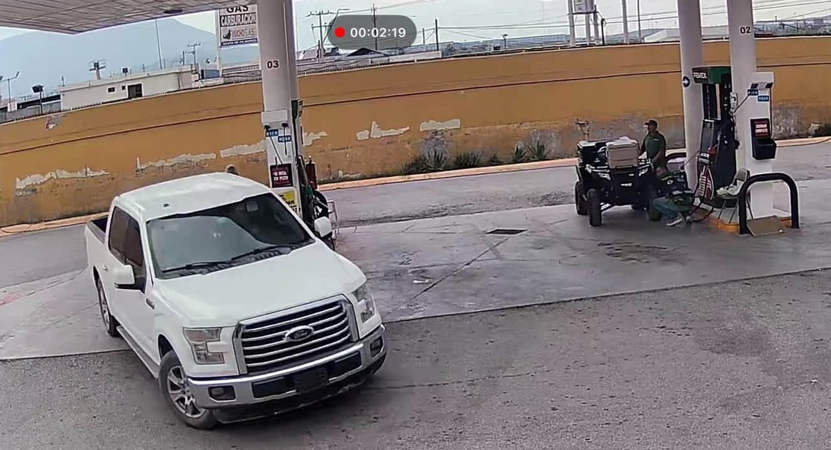 Conductor carga gasolina y huye sin pagar a despachador de la tercera edad