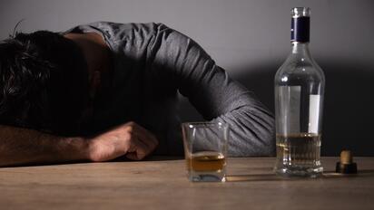 La cirugía para perder peso aumenta el riesgo de alcoholismo