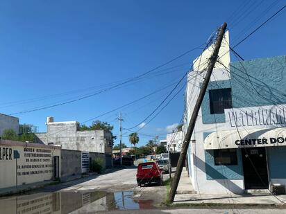 Comerciantes enfrentan pérdidas mientras esperan el restablecimiento del servicio eléctrico tras la intensa tormenta del miércoles. Las secuelas