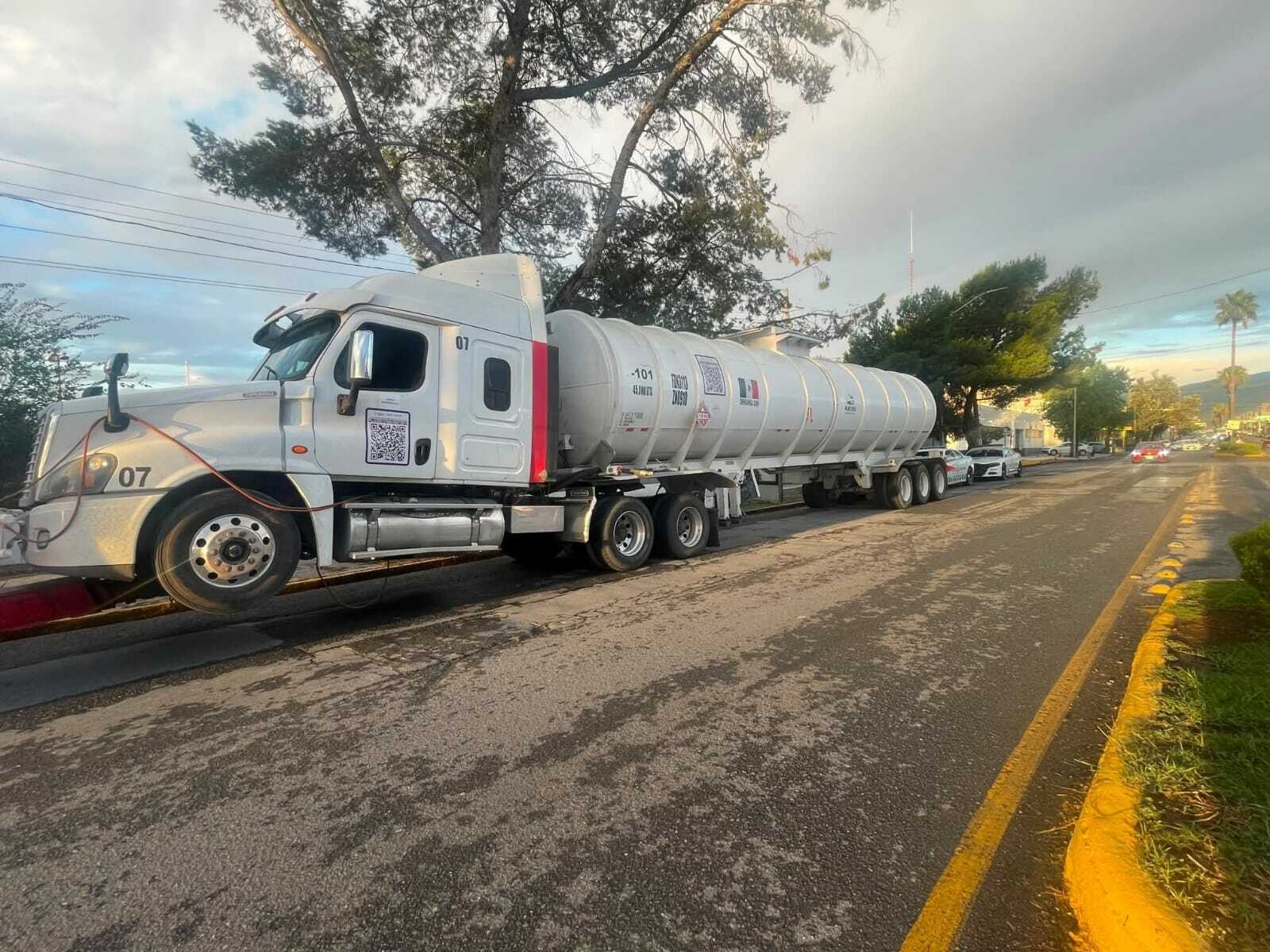 Abandonan pipa con combustible; FGR investiga el origen de la carga