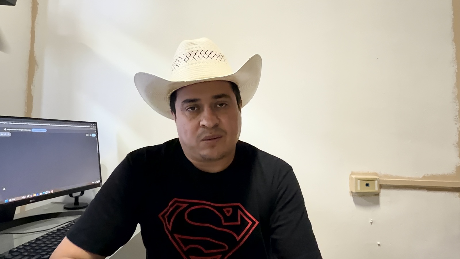 COMUNIDAD El programa social Ayuda que Transforma mantiene beneficios para familias de San Juan de Sabinas con tinacos y cemento a bajo costo durante todo el año.
