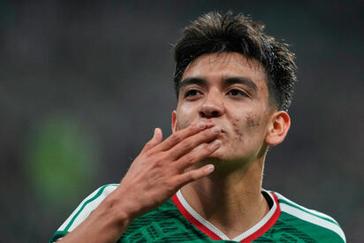 virales Gilberto Mora recibe ovación de pasajeros durante un vuelo rumbo a Tijuana