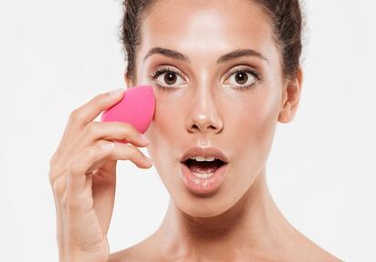 Brochas de maquillaje: ¿Cada cuánto hay que limpiarlas para proteger la piel de infecciones?