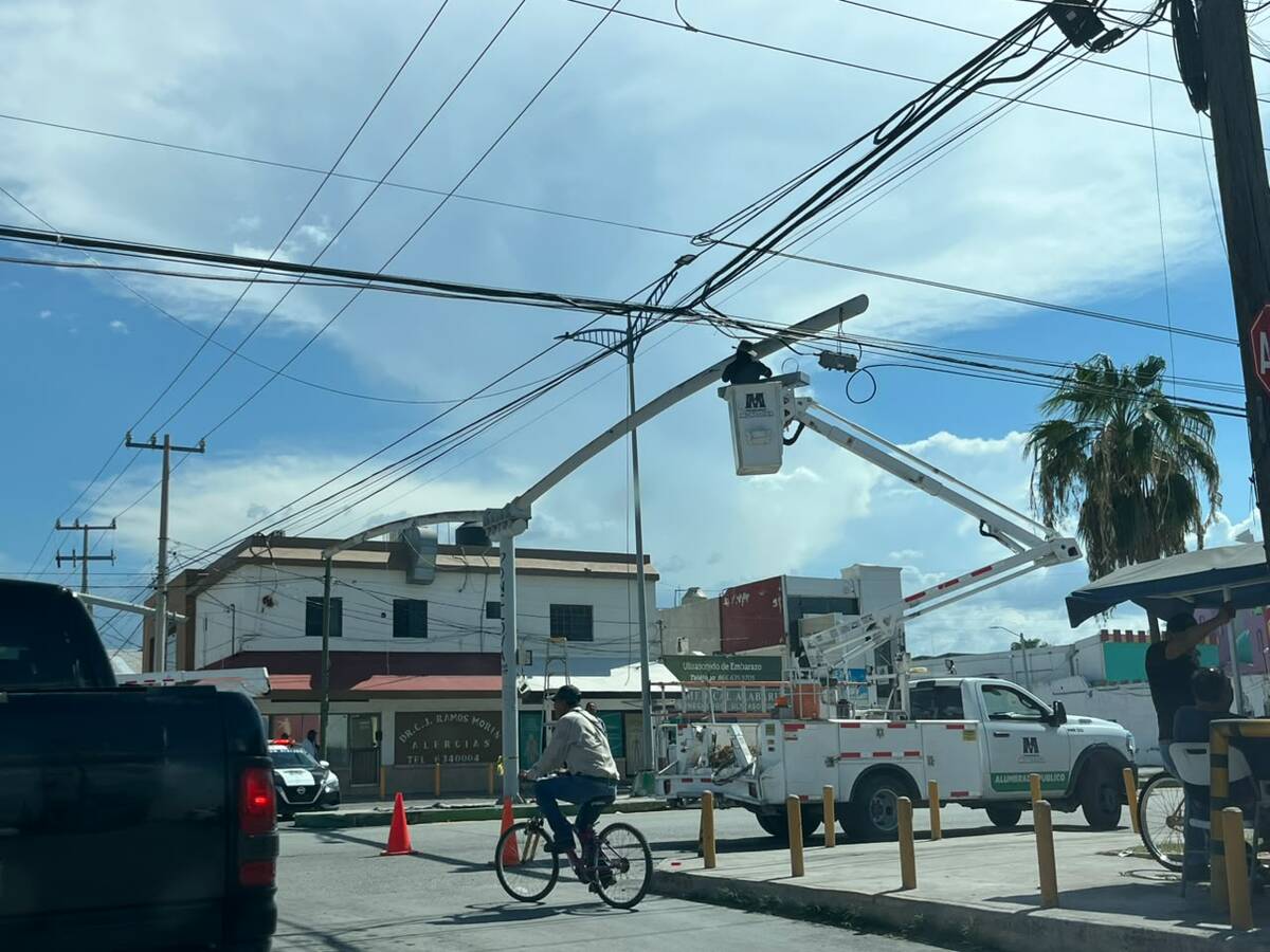 Reparan semáforos del bulevar Benito Juárez tras afectaciones por lluvia