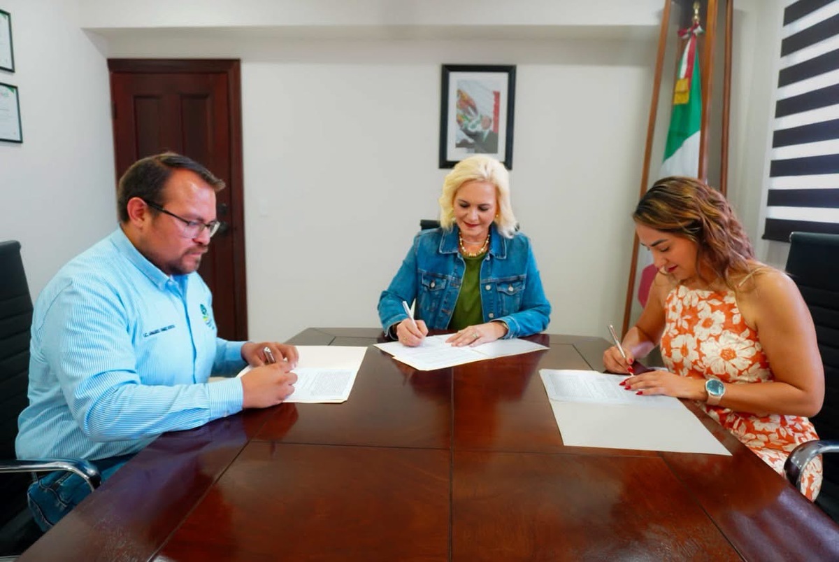 Laura Jiménez firma convenio con COBAC para fortalecer educación en Villa de las esperanzas