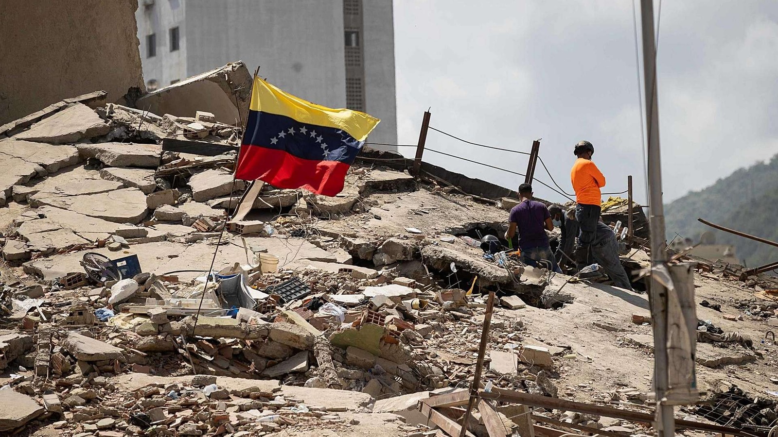 Reportan 315 cuerpos sin identificar en Venezuela tras terremotos; suman 4 mil 333 fallecidos