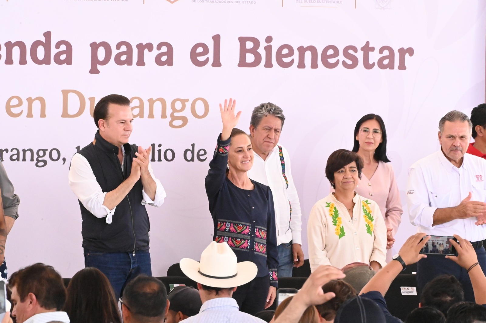 Sheinbaum encabeza entrega de primeras Viviendas para el Bienestar en Gómez Palacio