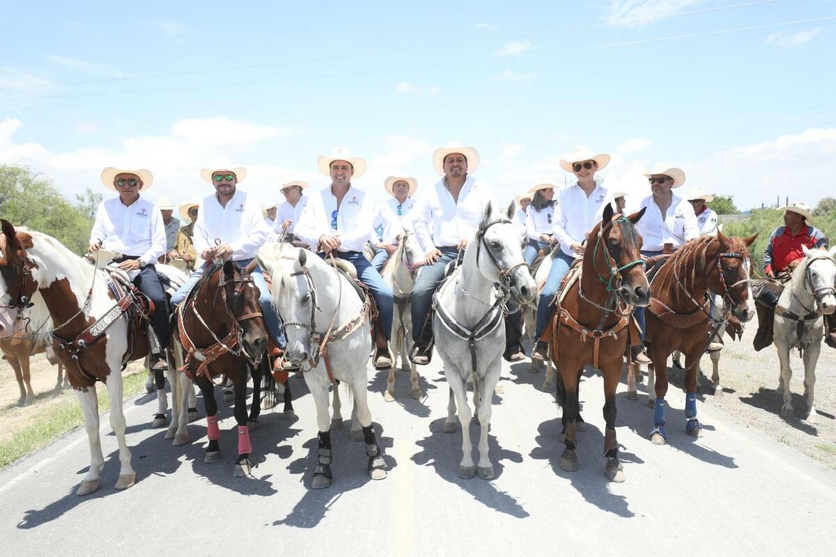 región: Encabeza gobernador cabalgata de San Buenaventura