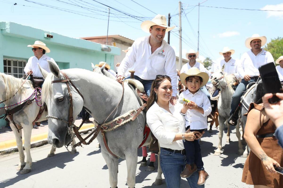 región: Encabeza gobernador cabalgata de San Buenaventura