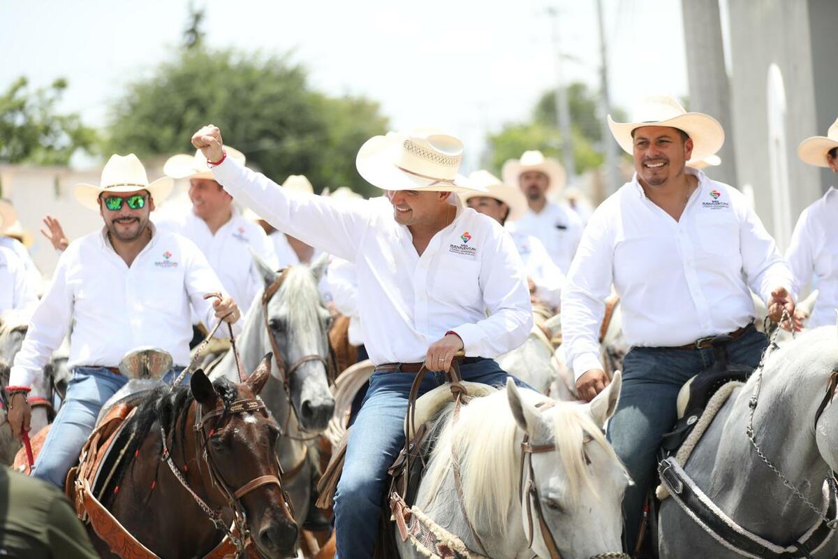 región: Encabeza gobernador cabalgata de San Buenaventura