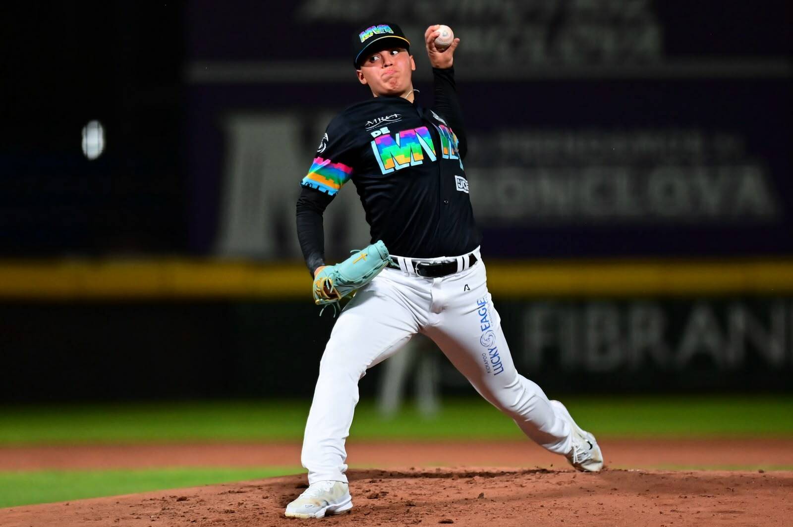 Acereros de monclova responde y empata la serie tras vencer 6-1 a Saraperos de saltillo