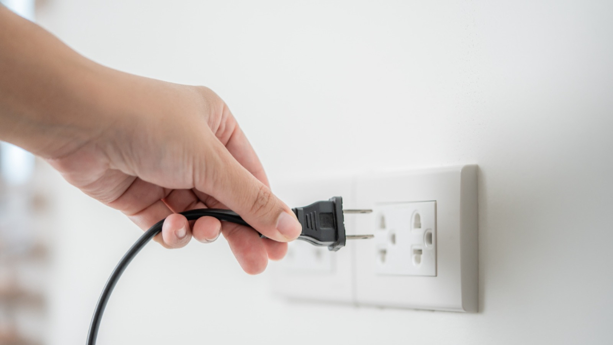 ¿Cómo evitar que se quemen tus aparatos eléctricos por tormentas?