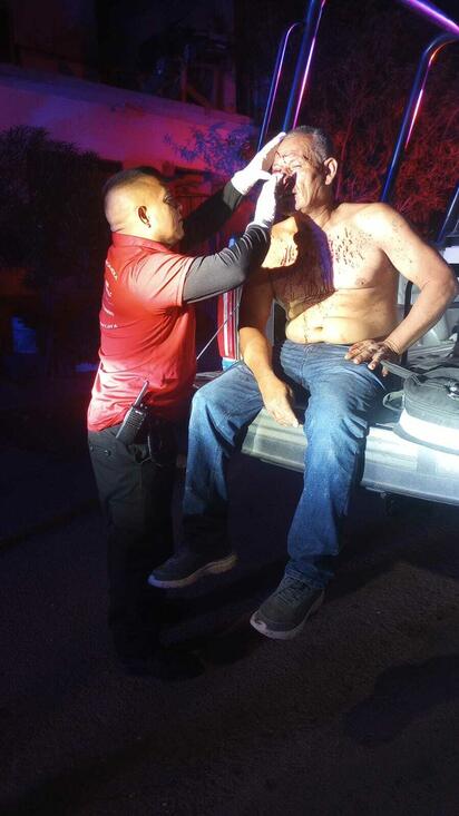 Un hombre de 53 años de edad resultó lesionado luego de ser agredido físicamente cuando se encontraba al exterior de su domicilio, ubicado en la colonia Borja,