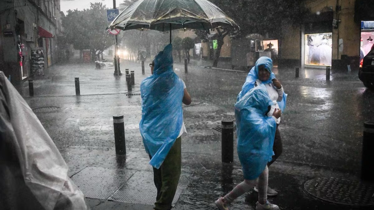 Protección Civil alerta por lluvias intensas en 14 estados de México
