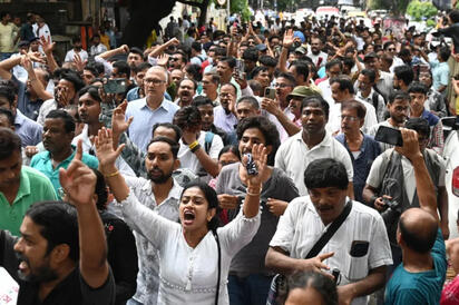 Ola de violencia en India tras violación y asesinato de una menor
