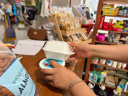 Clienta Yamilet destaca variedad y calidad de productos en La Muzqueñita