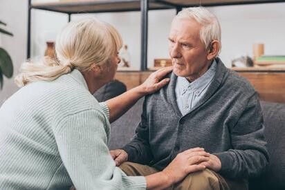 No es solo vejez: la señal oculta en tus olvidos cotidianos que revela un desgaste neuronal