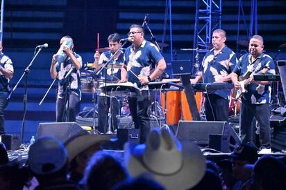 Exitosos bailes altruistas del DIF en la Feria de San Buenaventura 2026