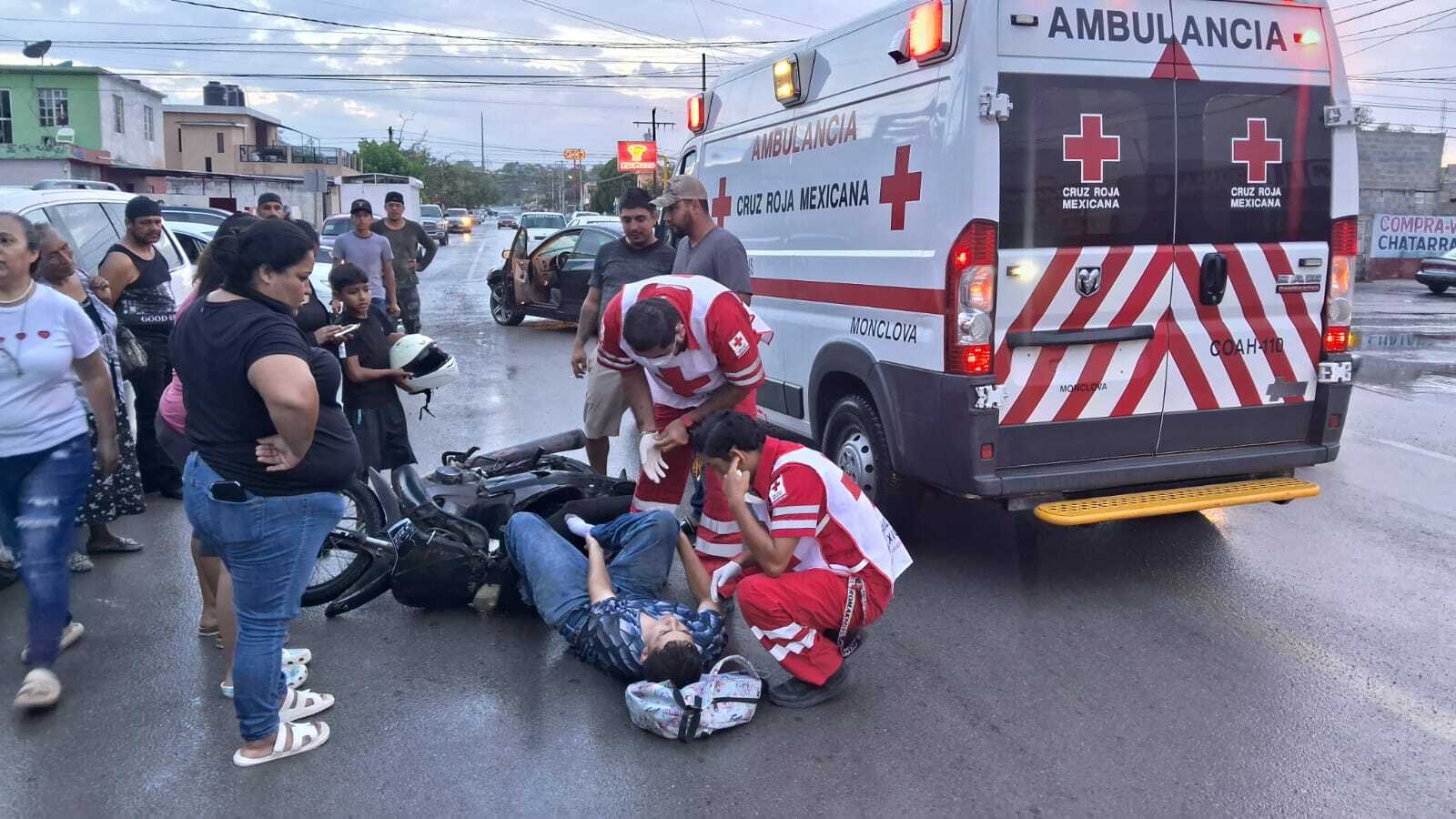 Motociclista resulta lesionado tras fuerte choque en la colonia Borja