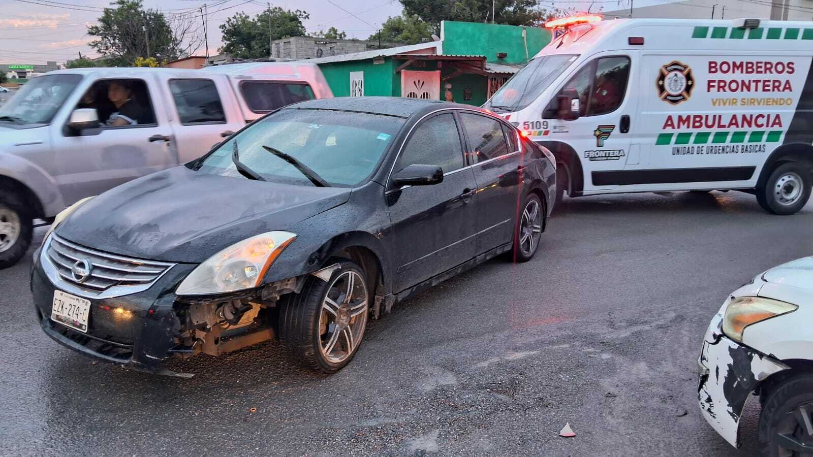 Accidente vial: El joven sufrió probables fracturas y fue trasladado por Cruz Roja a un hospital.